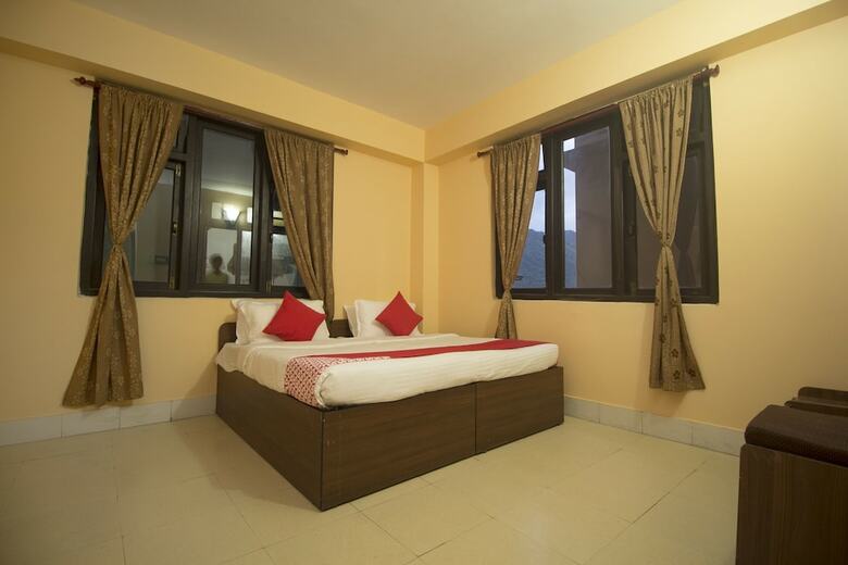 Oyo 18455 Hotel Golden Shangrila