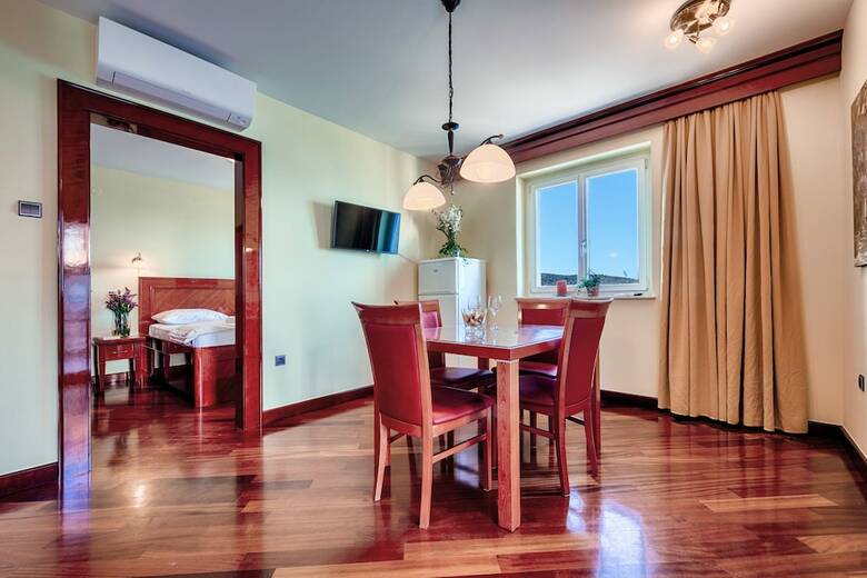 Apartments Donna With Sea View