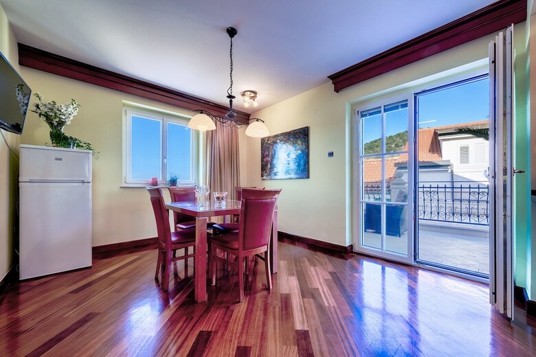 Apartments Donna With Sea View