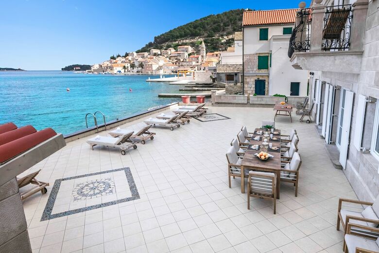 Apartments Donna With Sea View