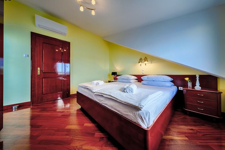 Apartments Donna With Sea View