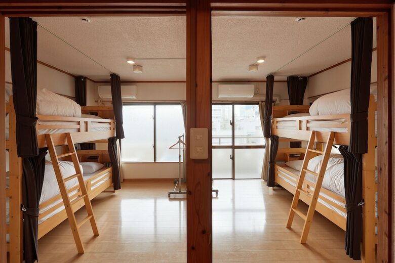 Hostal Guest House Hostel Taira