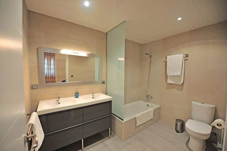 Apartamentos Terrazas Plaza Arenal 5 Dormitorios