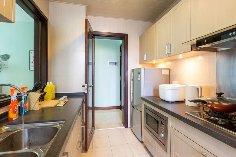 Locals Boutique Apartment  Huafa  No.5