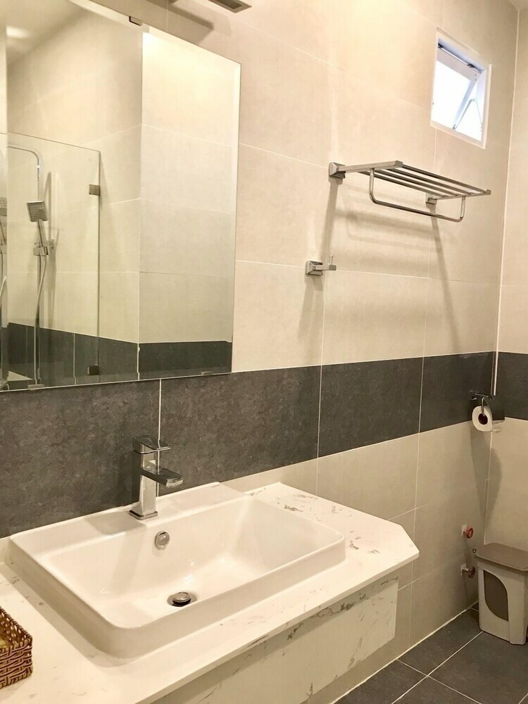 Louis Hotel - Bui Vien Walking Street