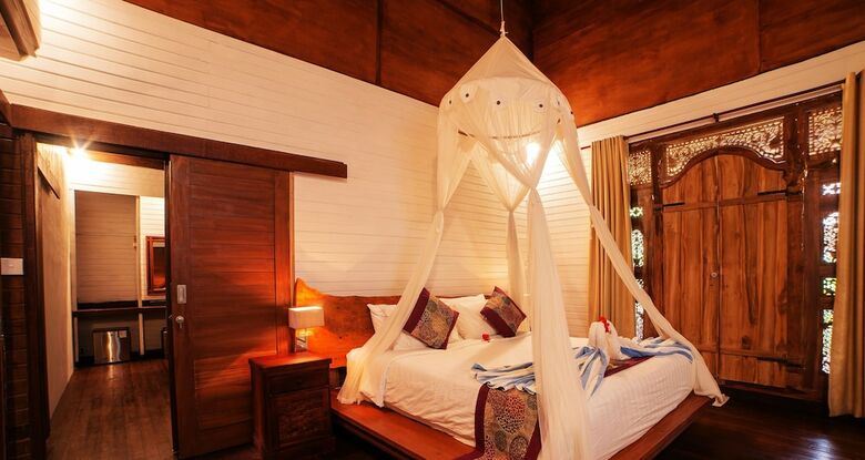 Bed & Breakfast Warisan Villa By Yom
