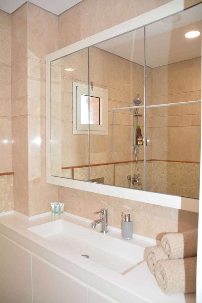 Apartamento Renovated White 3bd Next To Beach - Pool