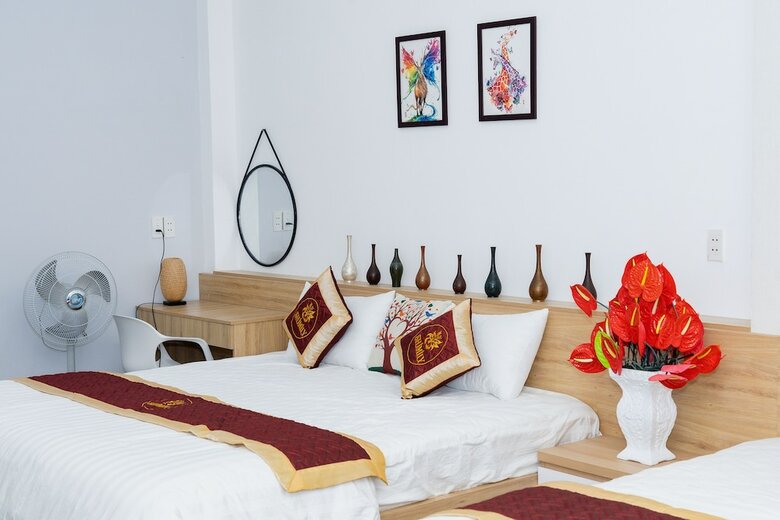 Hotel Shjmily House