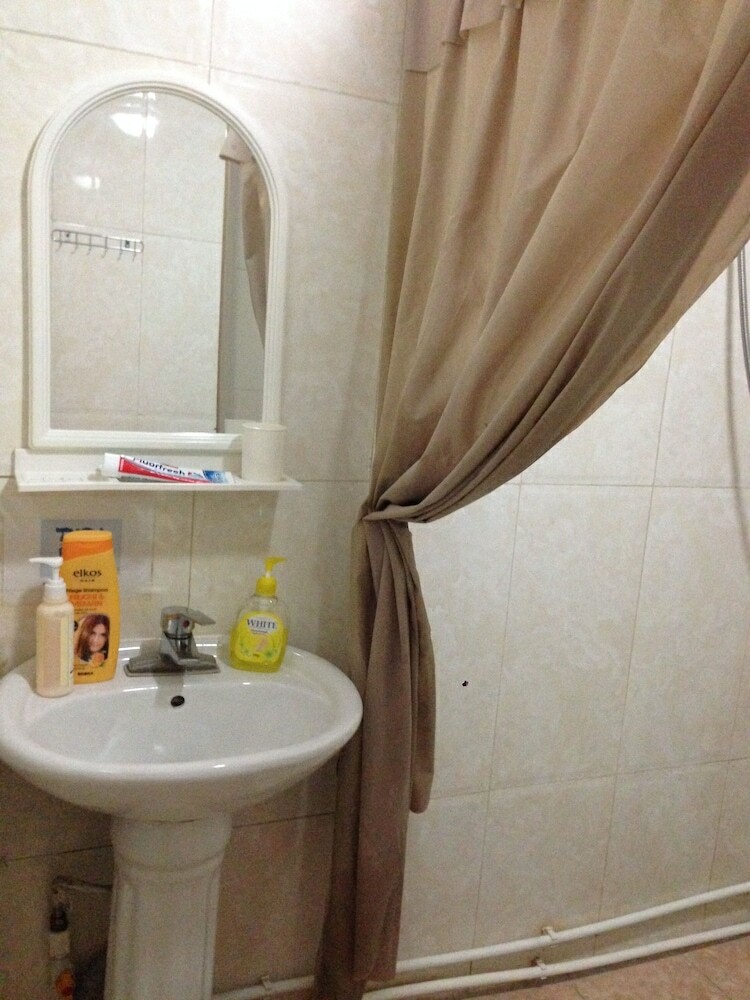 Hostal Town Yard Guesthouse And Tour