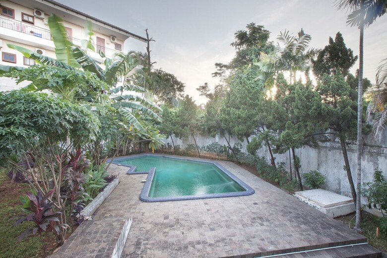 Hostal Oyo 332 Residence G17