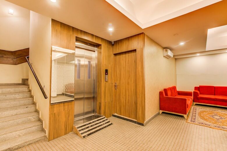 Fabhotel Grand Savoury Fandhook