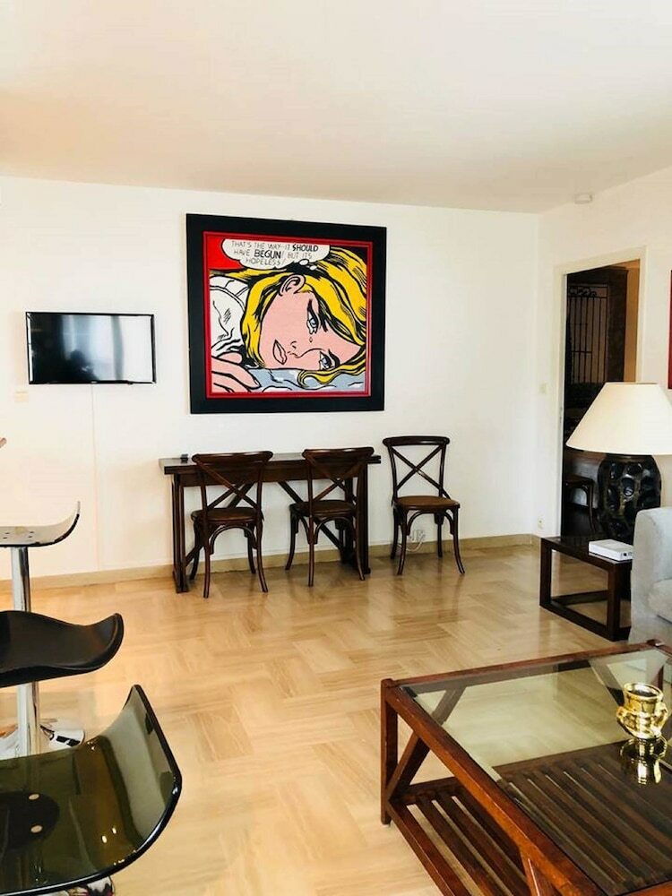 Gray D'albion Apartment