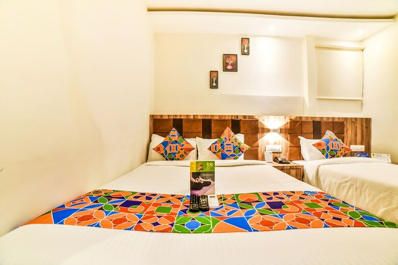 Hotel Fabexpress Gateway Inn