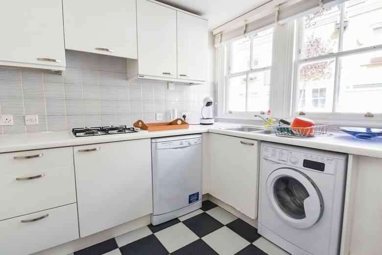 Spacious 3 Bedrooms House In Central London