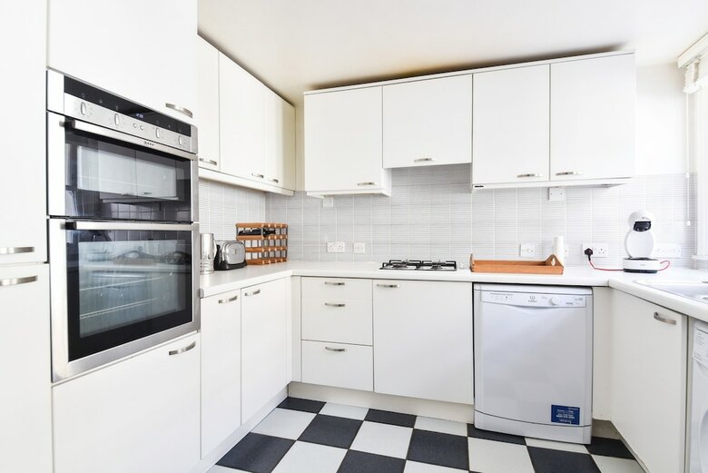 Spacious 3 Bedrooms House In Central London