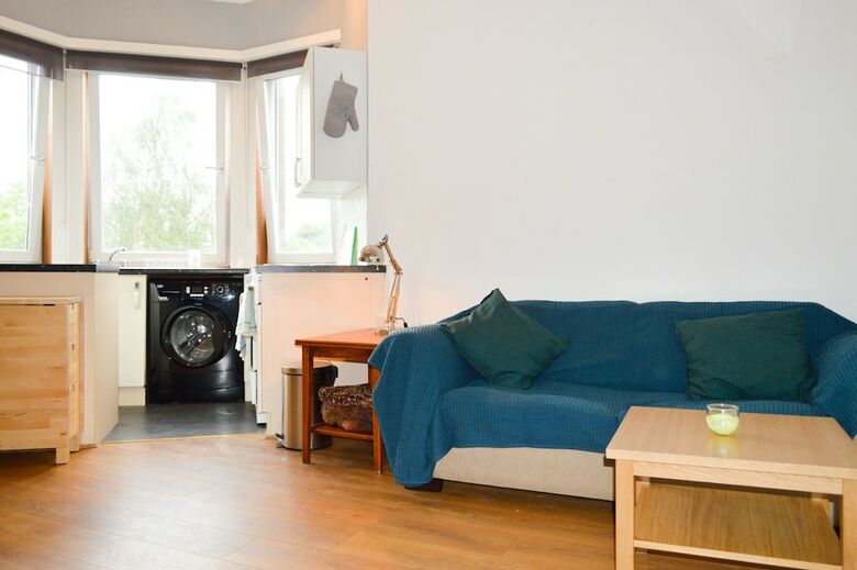 Comfy 1 Bedroom Apartment By Murrayfield