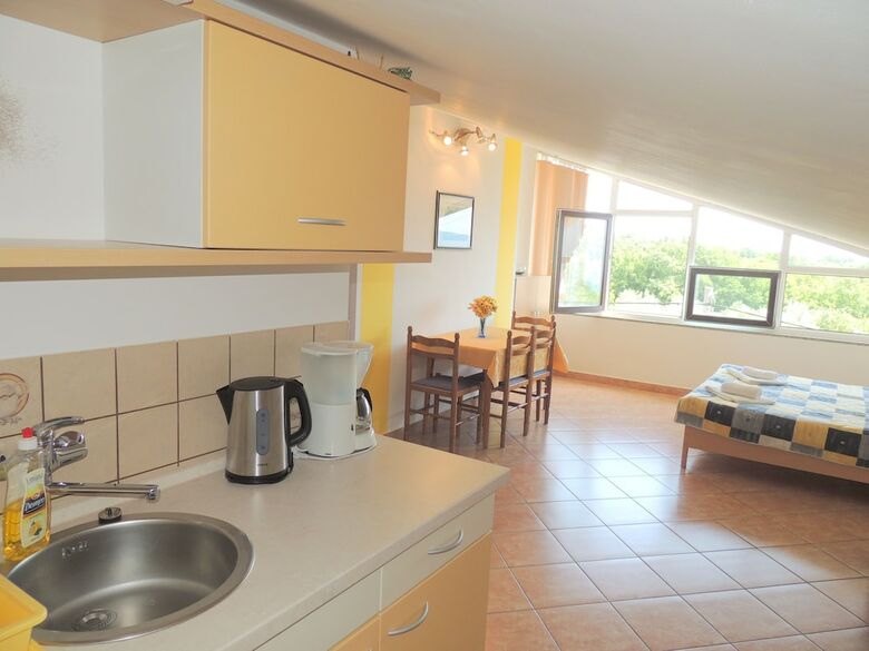 Hotel Apartment And Rooms Brzac