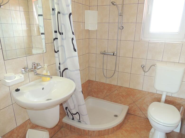 Hotel Apartment And Rooms Brzac