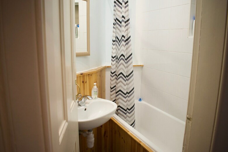 1 Bedroom Apartment In Newington