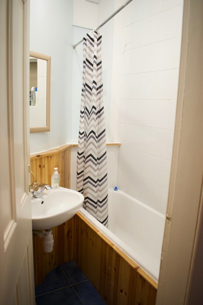 1 Bedroom Apartment In Newington