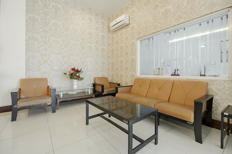 Hotel Reddoorz Plus @ Karebosi Area 2