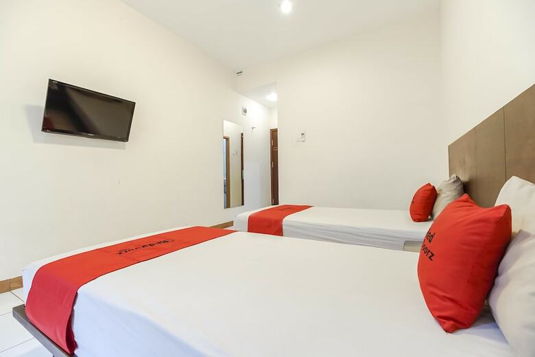 Hotel Reddoorz Plus @ Karebosi Area 2