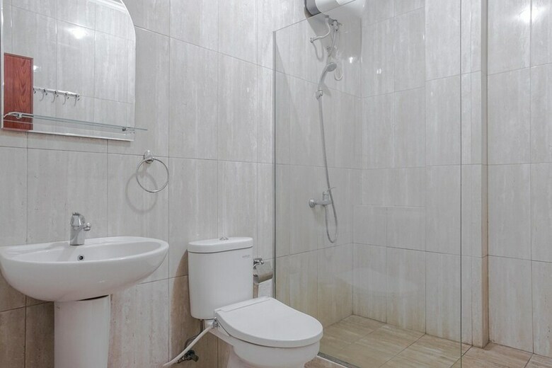 Hotel Reddoorz @ Jalan Biak Roxy Jakarta