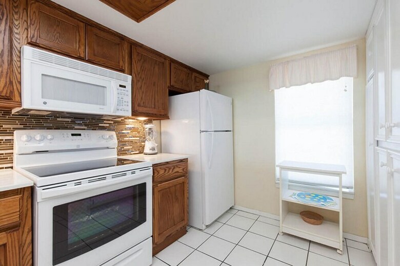 Saida III Condominium 605