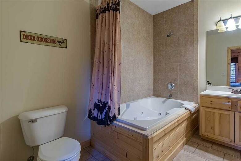 Hickory Hollow Lodge - Eight Bedroom Cabin