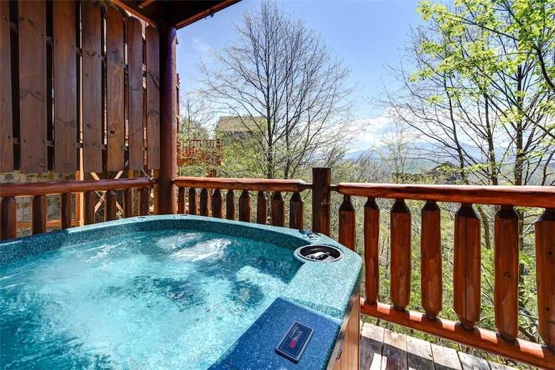Mountaintop Lodge - Eight Bedroom Cabin