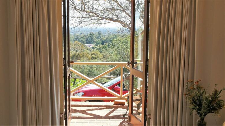 Hotel Eleebana Guest House