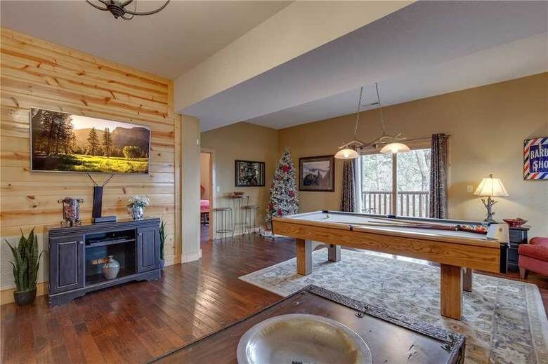 Clear Blue Morning - Three Bedroom Cabin