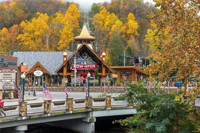 Great Smoky Lodge - Seven Bedroom Cabin