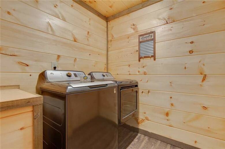 Great Smoky Lodge - Seven Bedroom Cabin