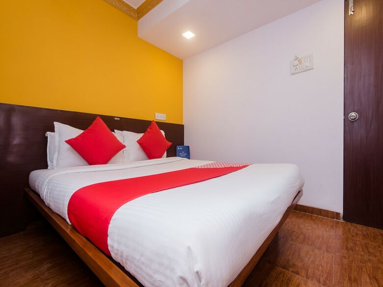 Oyo 13470 Hotel Symphony House