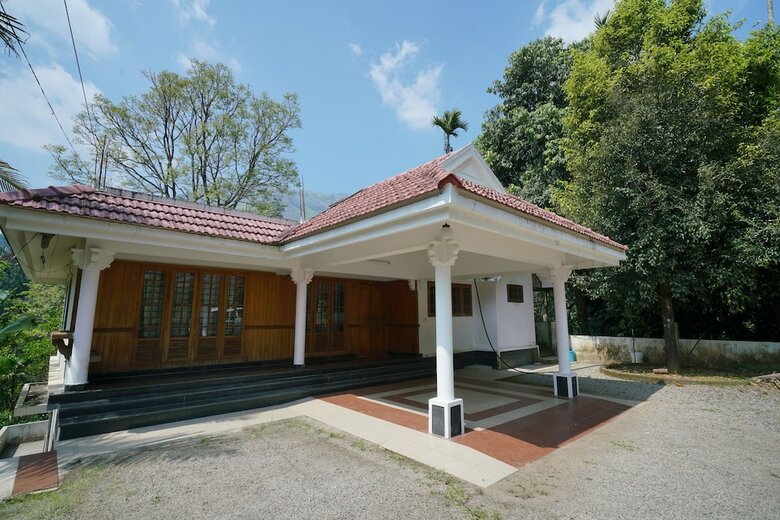Hotel Oyo 23359 Home Elegant 2bhk Munnaar Bypass