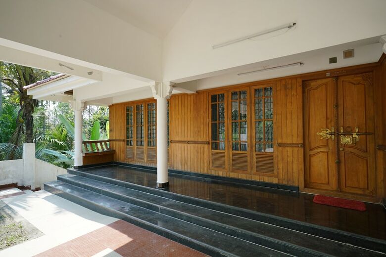 Hotel Oyo 23359 Home Elegant 2bhk Munnaar Bypass