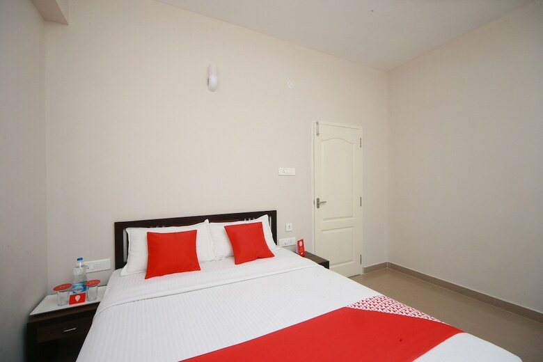 Hotel Oyo 27660 Aptin Vanila Suites