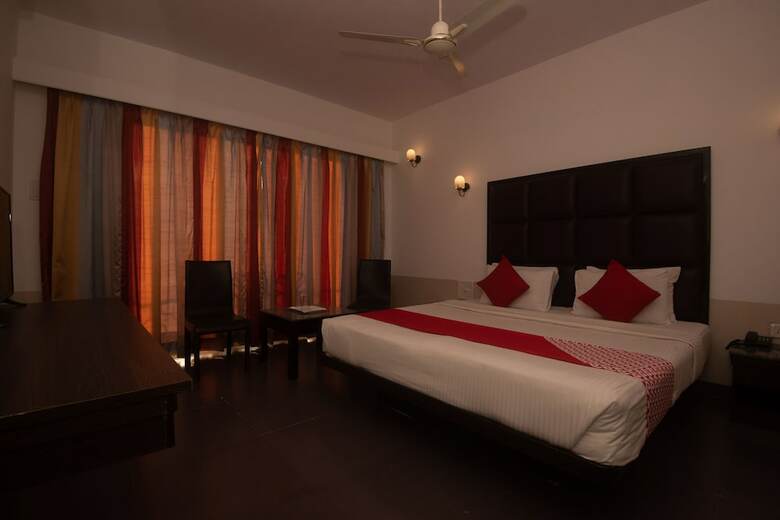 Hotel Oyo 19145 Martins Inn