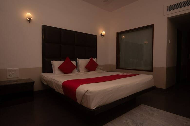 Hotel Oyo 19145 Martins Inn