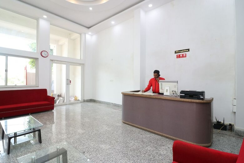 Hotel Oyo 18587 Alok House