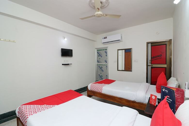 Hotel Oyo 18587 Alok House