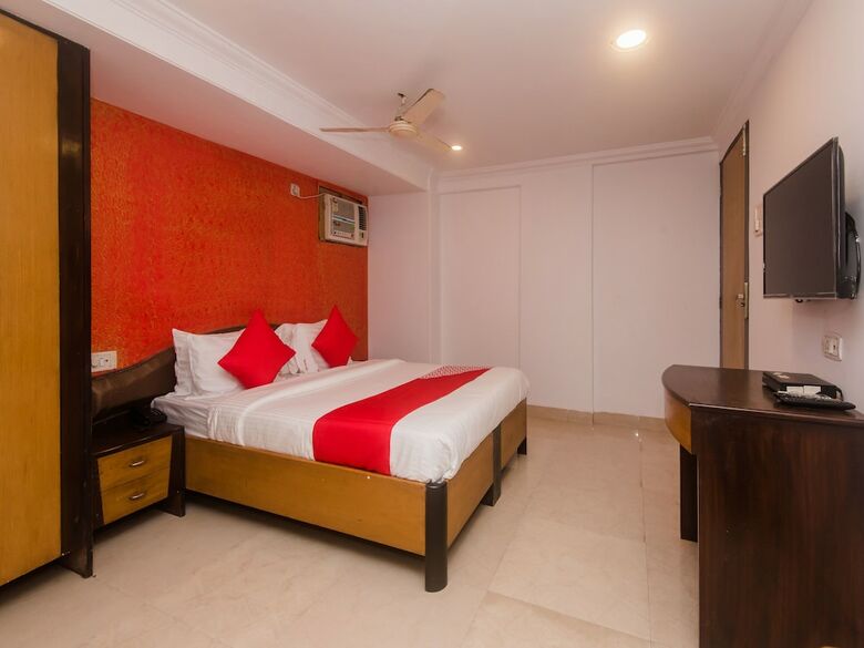 Oyo 19028 Hotel Palm Star