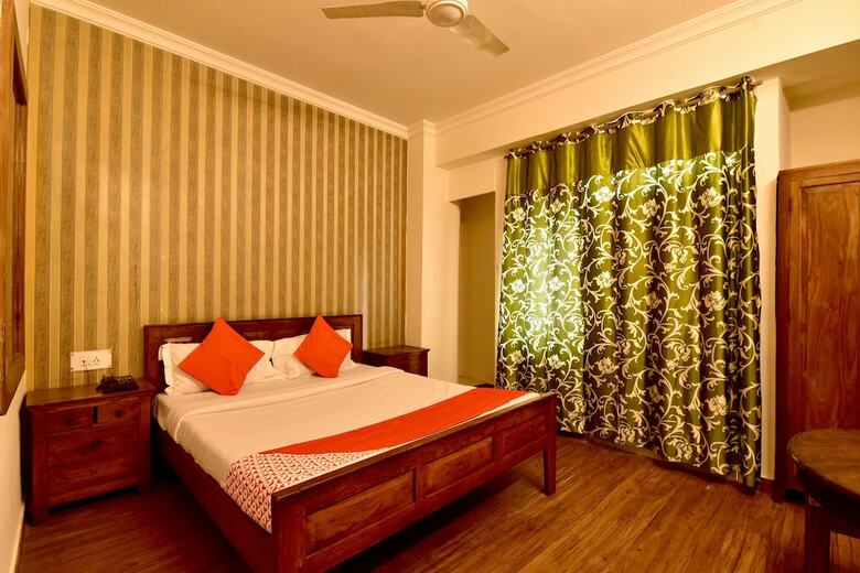 Hotel Oyo 22915 C M Regency