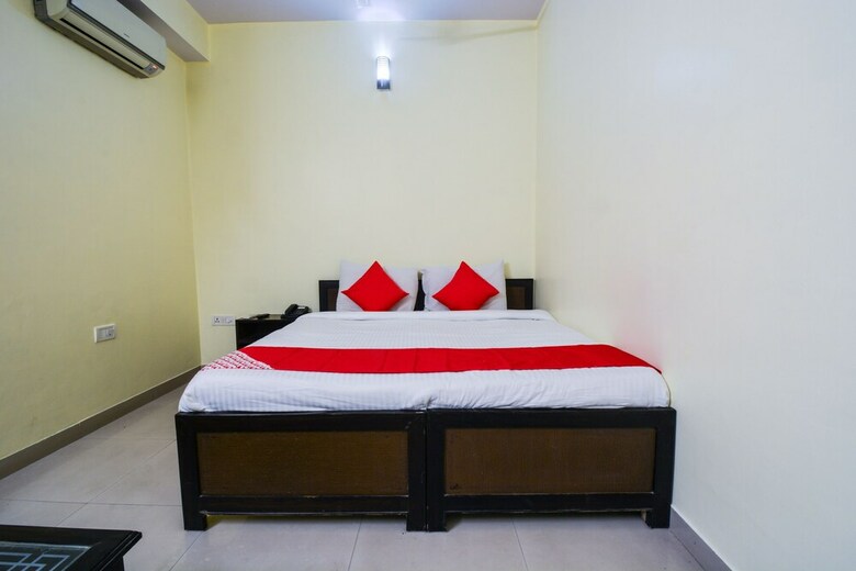 Oyo 16940 Hotel Royal Murli