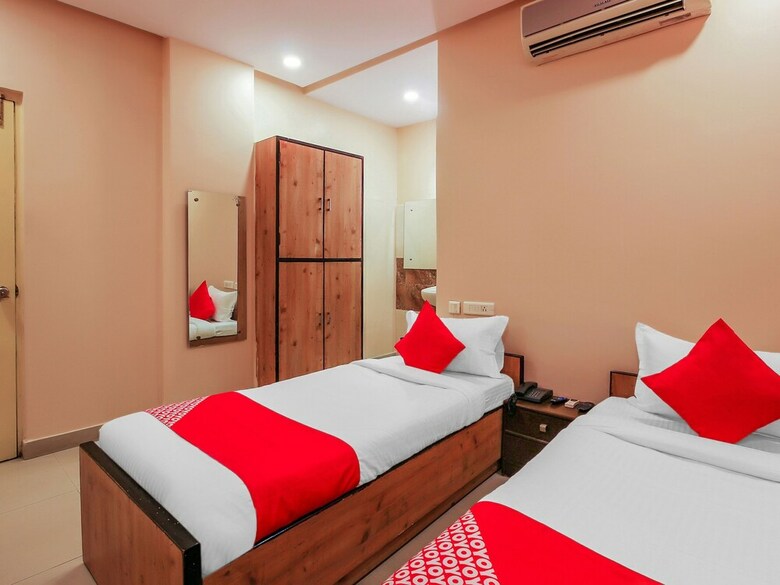 Hotel Oyo 18926 Tourist Krishna Inn