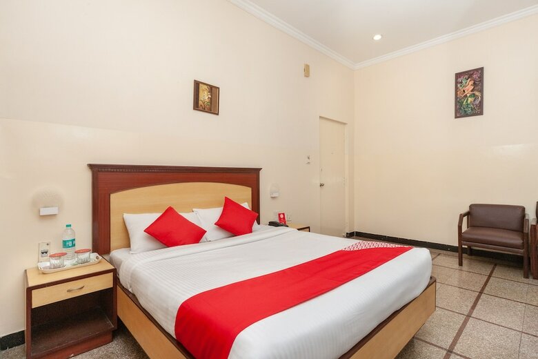 Hotel Oyo 22280 Kences Inn