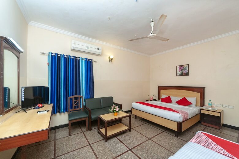 Hotel Oyo 22280 Kences Inn