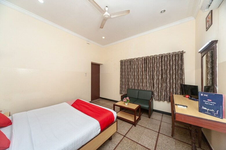 Hotel Oyo 22280 Kences Inn