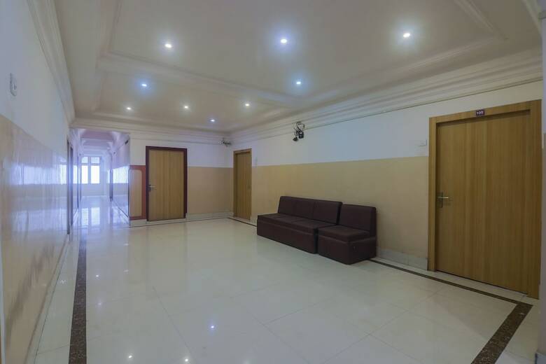 Oyo 23304 Hotel Shiva